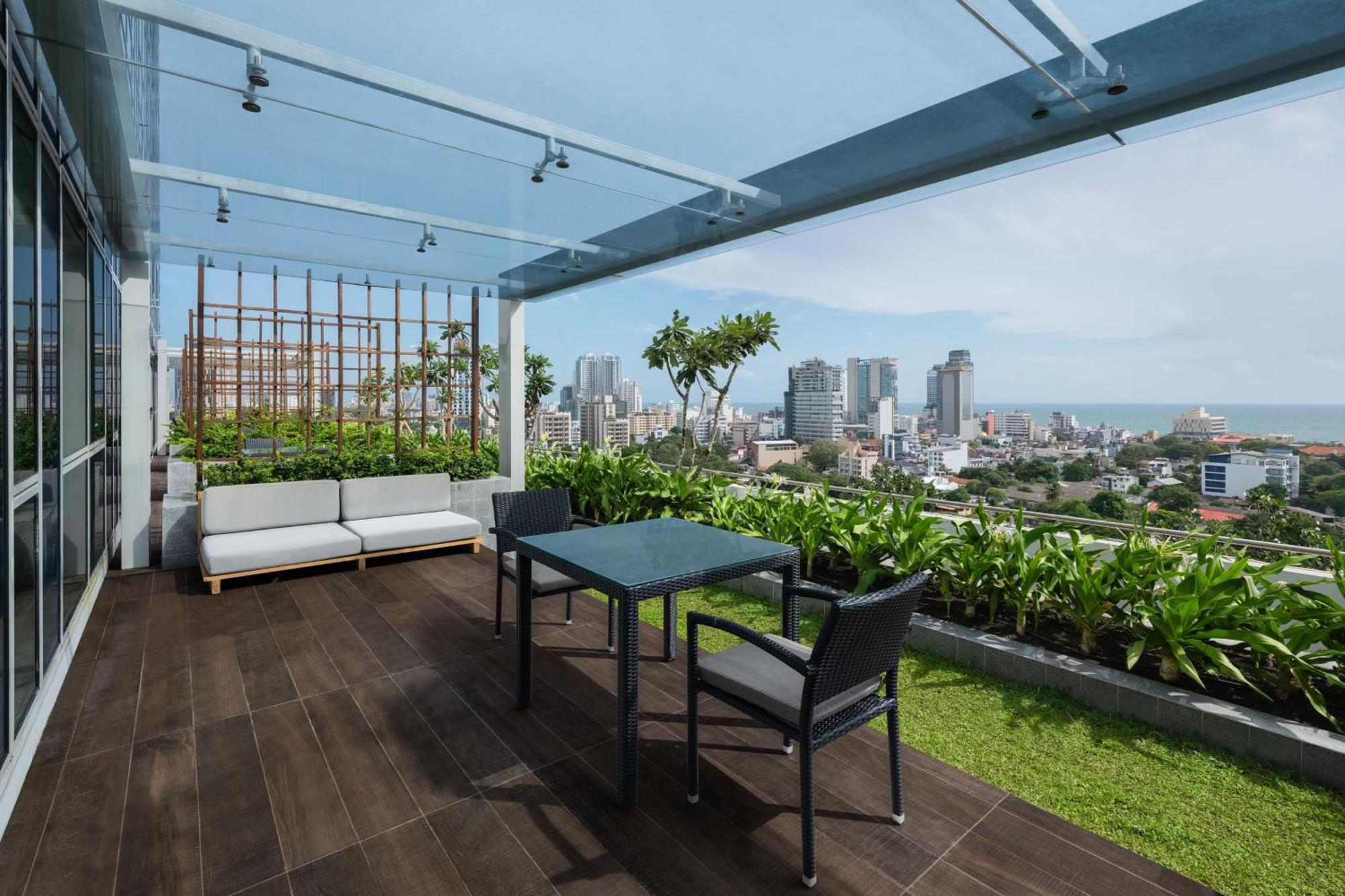 Courtyard By Marriott Colombo Hotell Exteriör bild