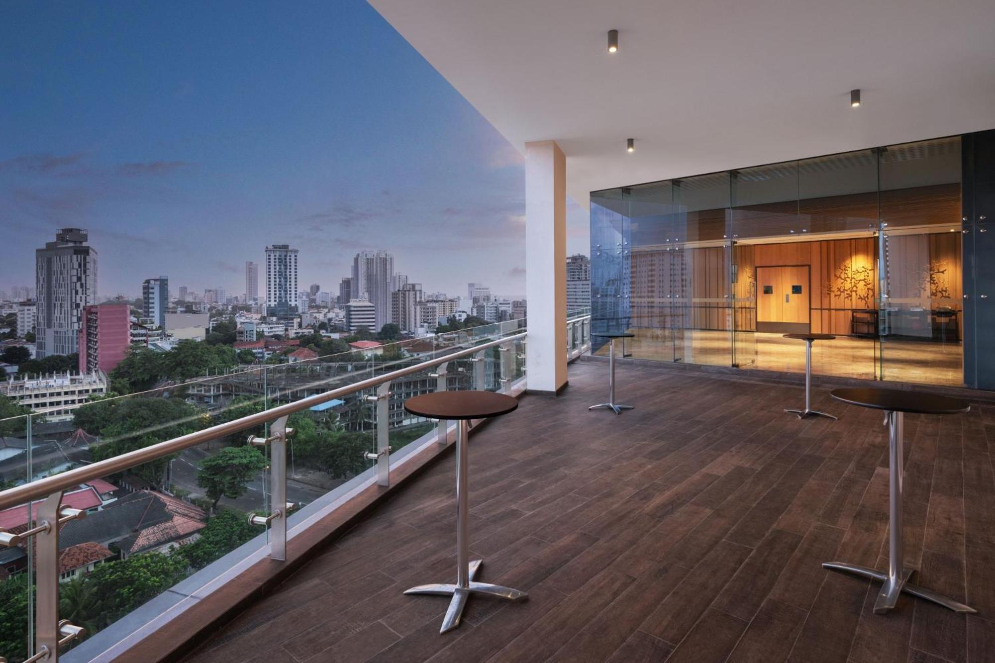 Courtyard By Marriott Colombo Hotell Exteriör bild