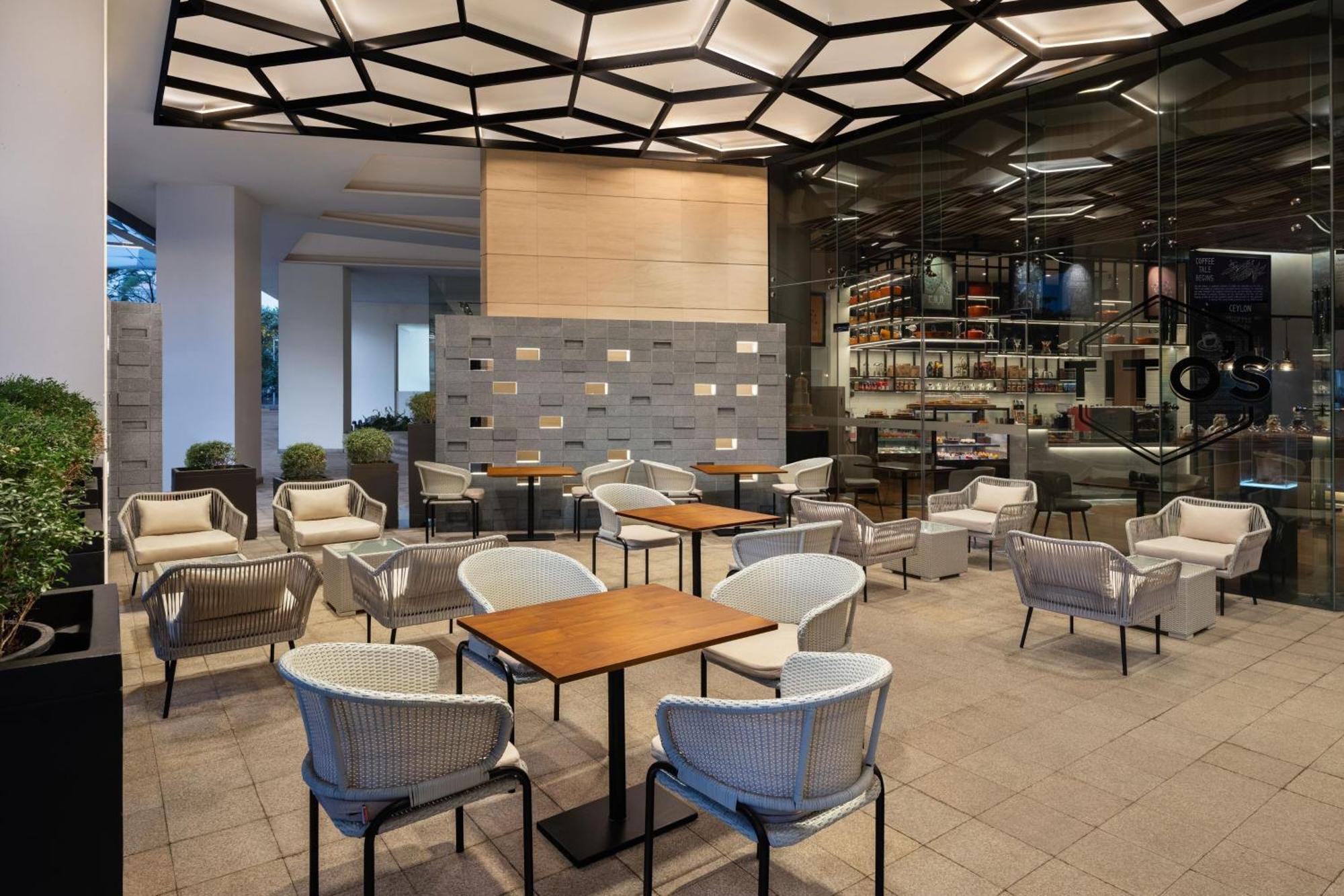 Courtyard By Marriott Colombo Hotell Exteriör bild